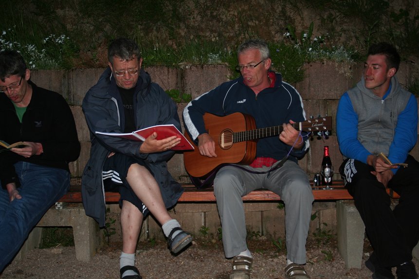Abends am Lagerfeuer